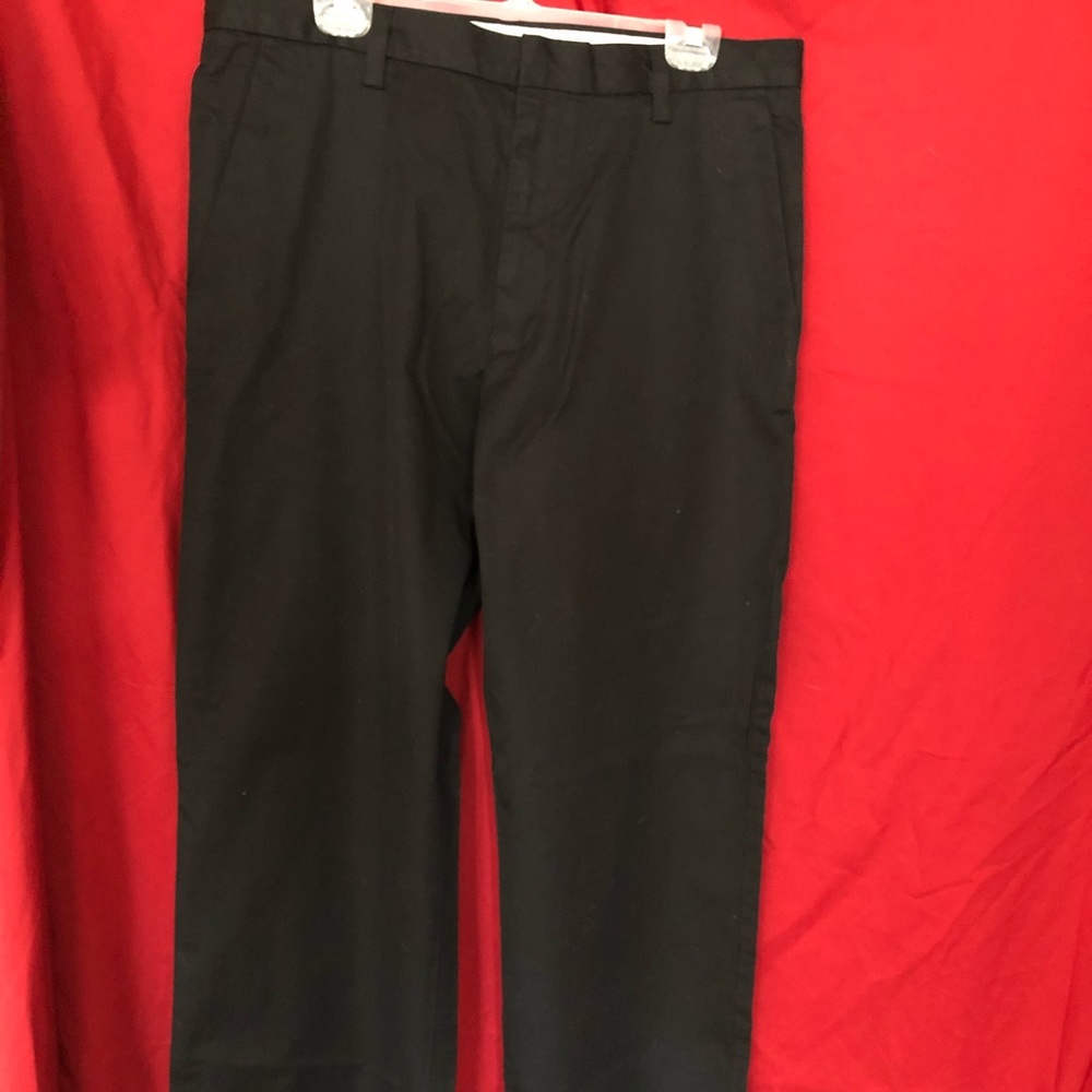Men’s Banana Republic chino pants.